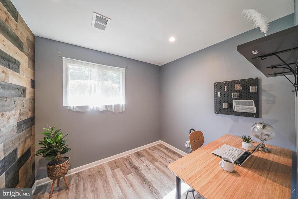 1704 LORRE DRIVE