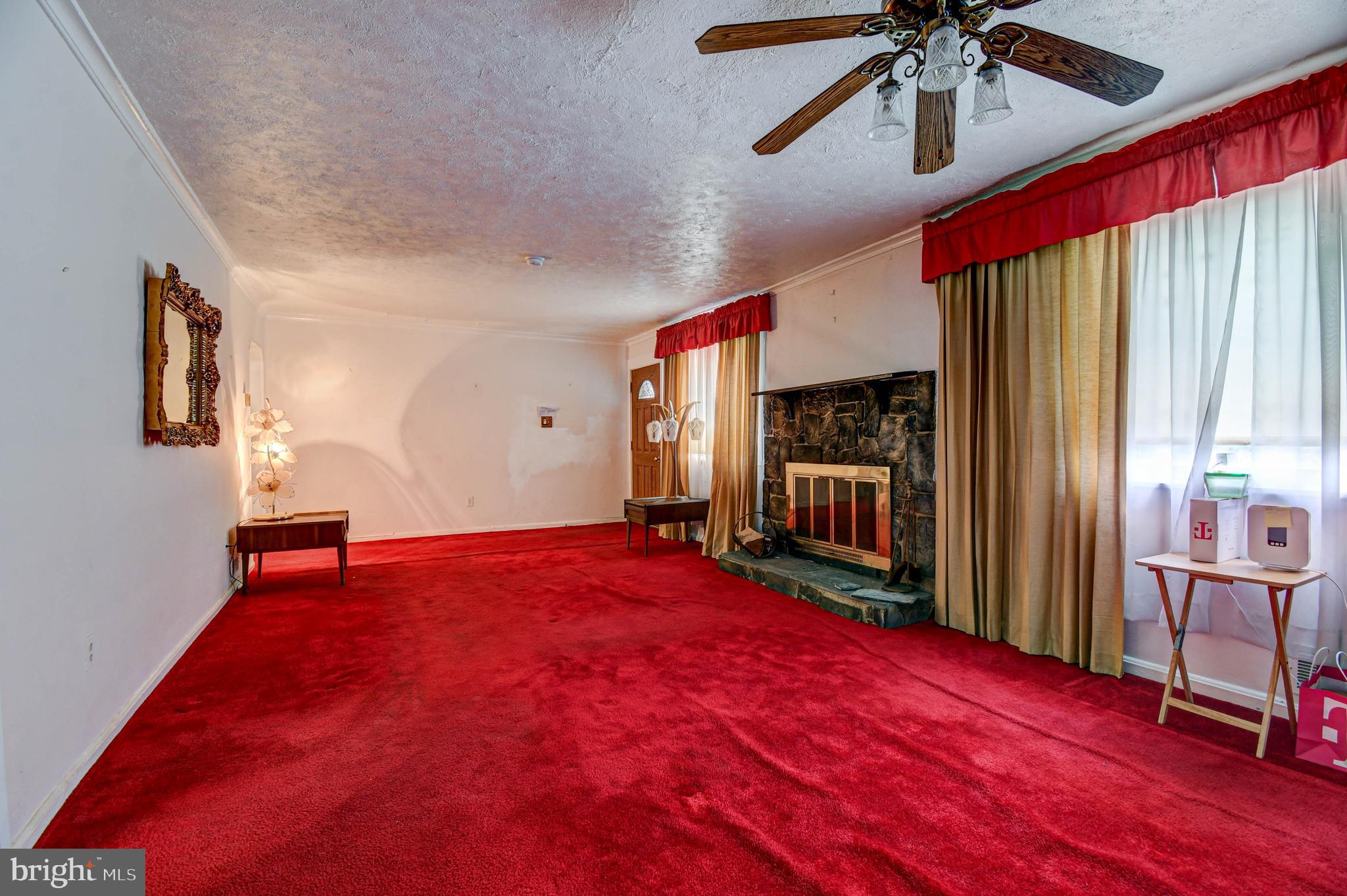 220 UNIVERSITY BOULEVARD E