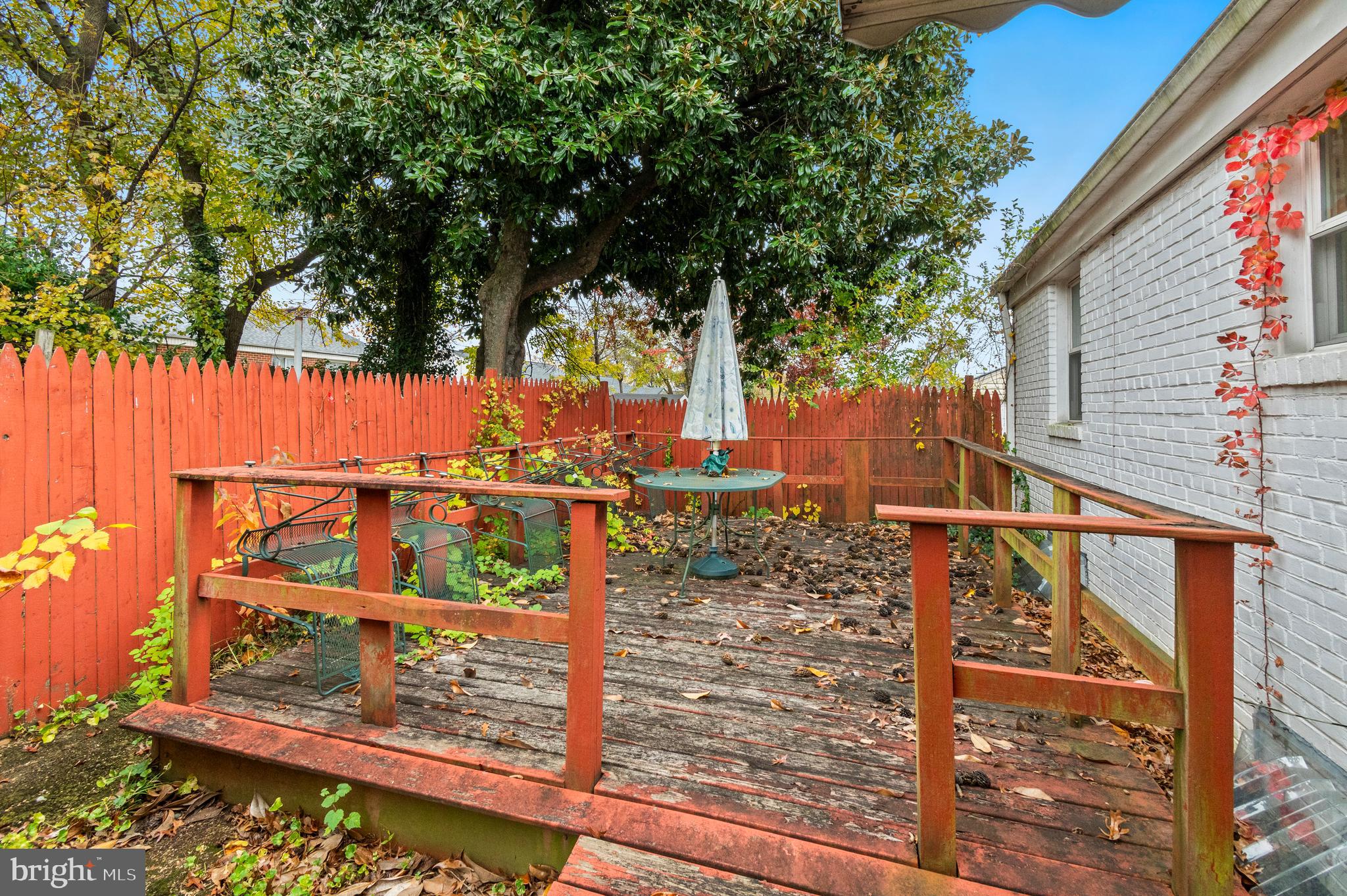 220 UNIVERSITY BOULEVARD E