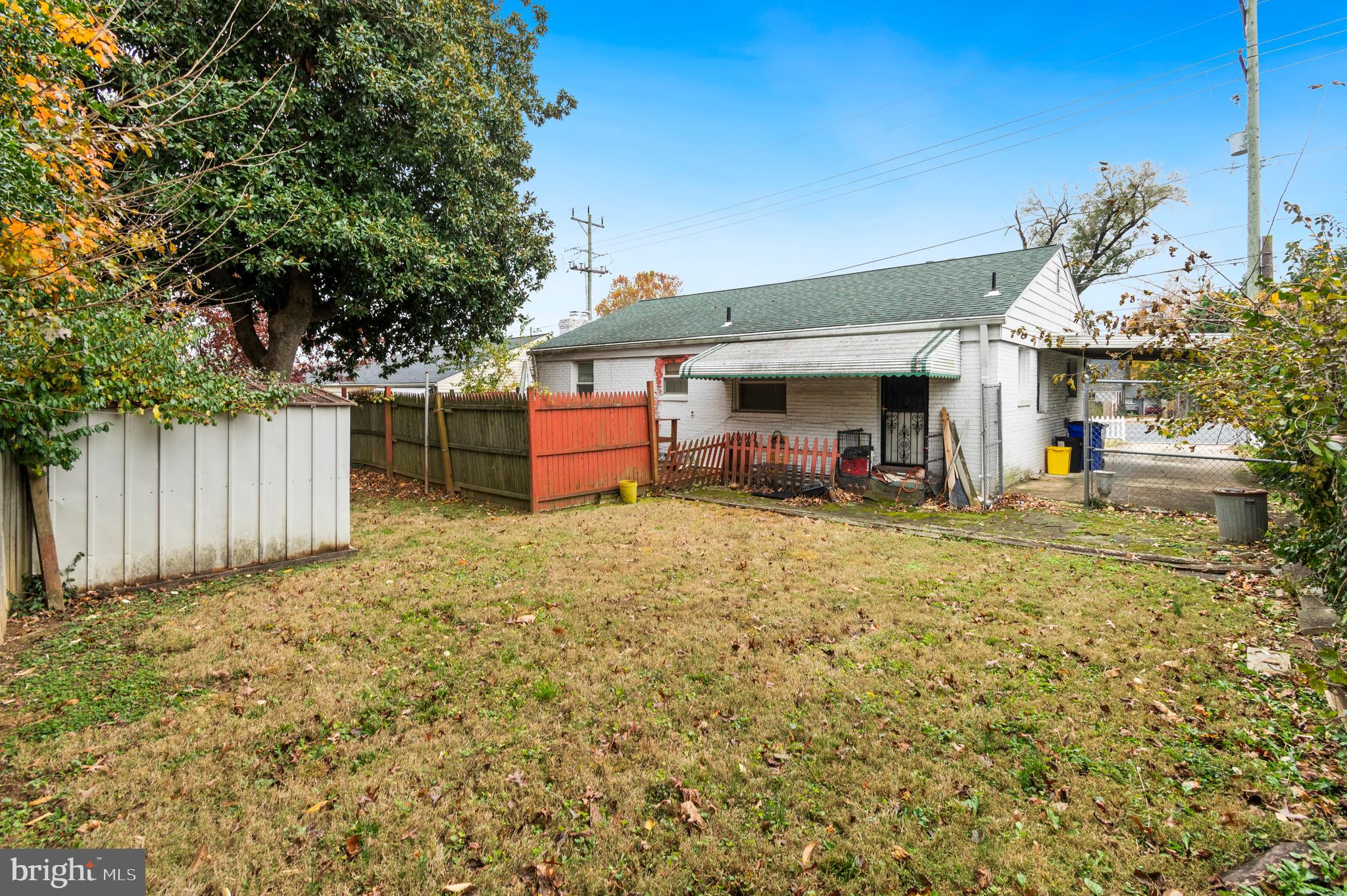 220 UNIVERSITY BOULEVARD E