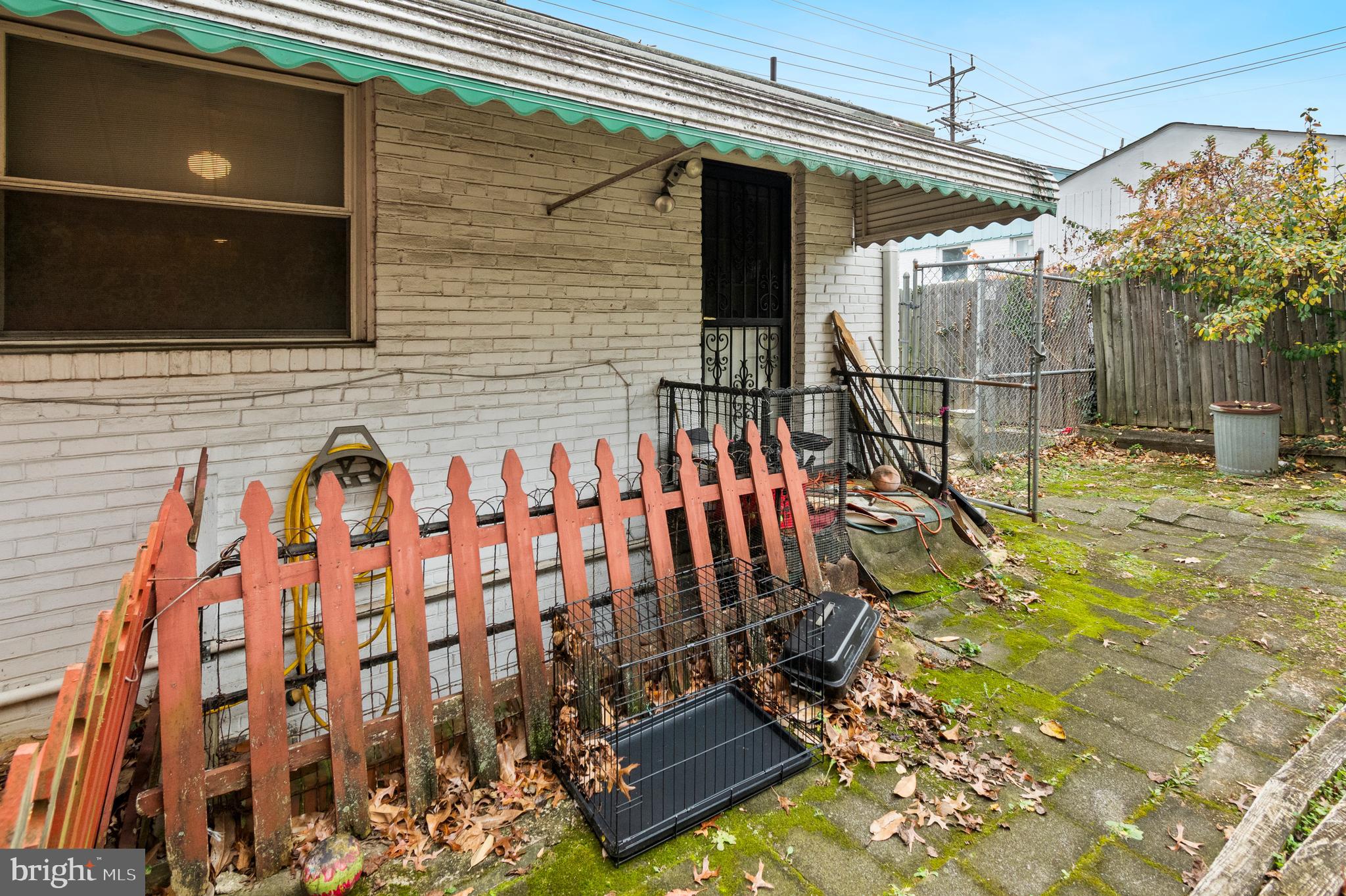 220 UNIVERSITY BOULEVARD E