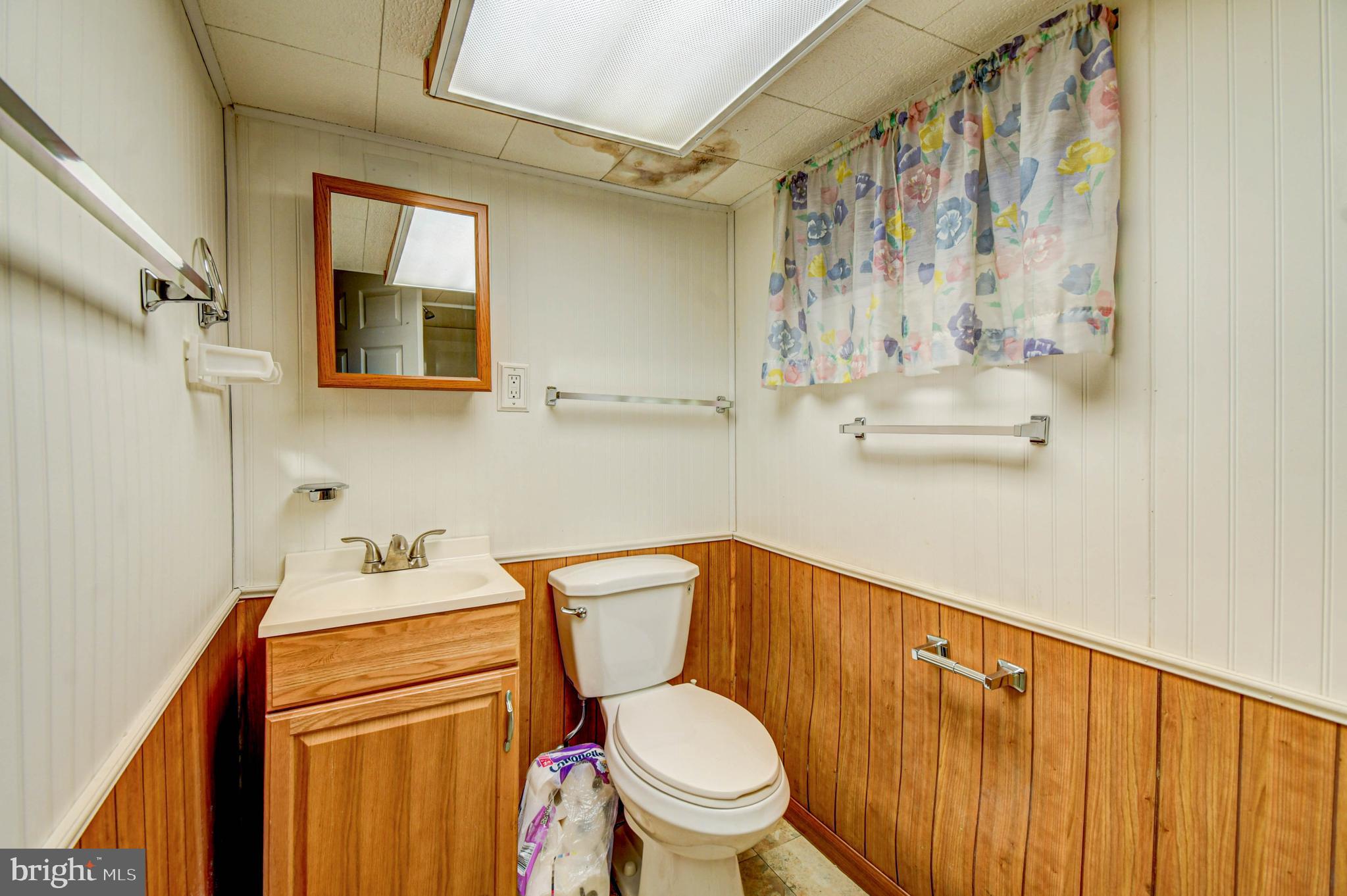 220 UNIVERSITY BOULEVARD E