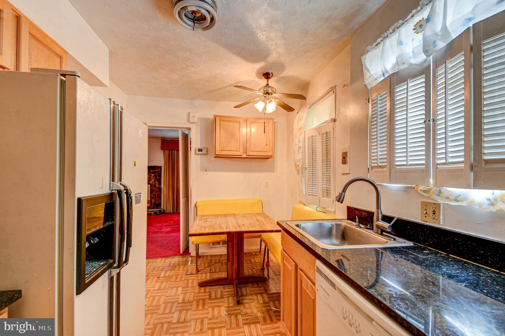 220 UNIVERSITY BOULEVARD E