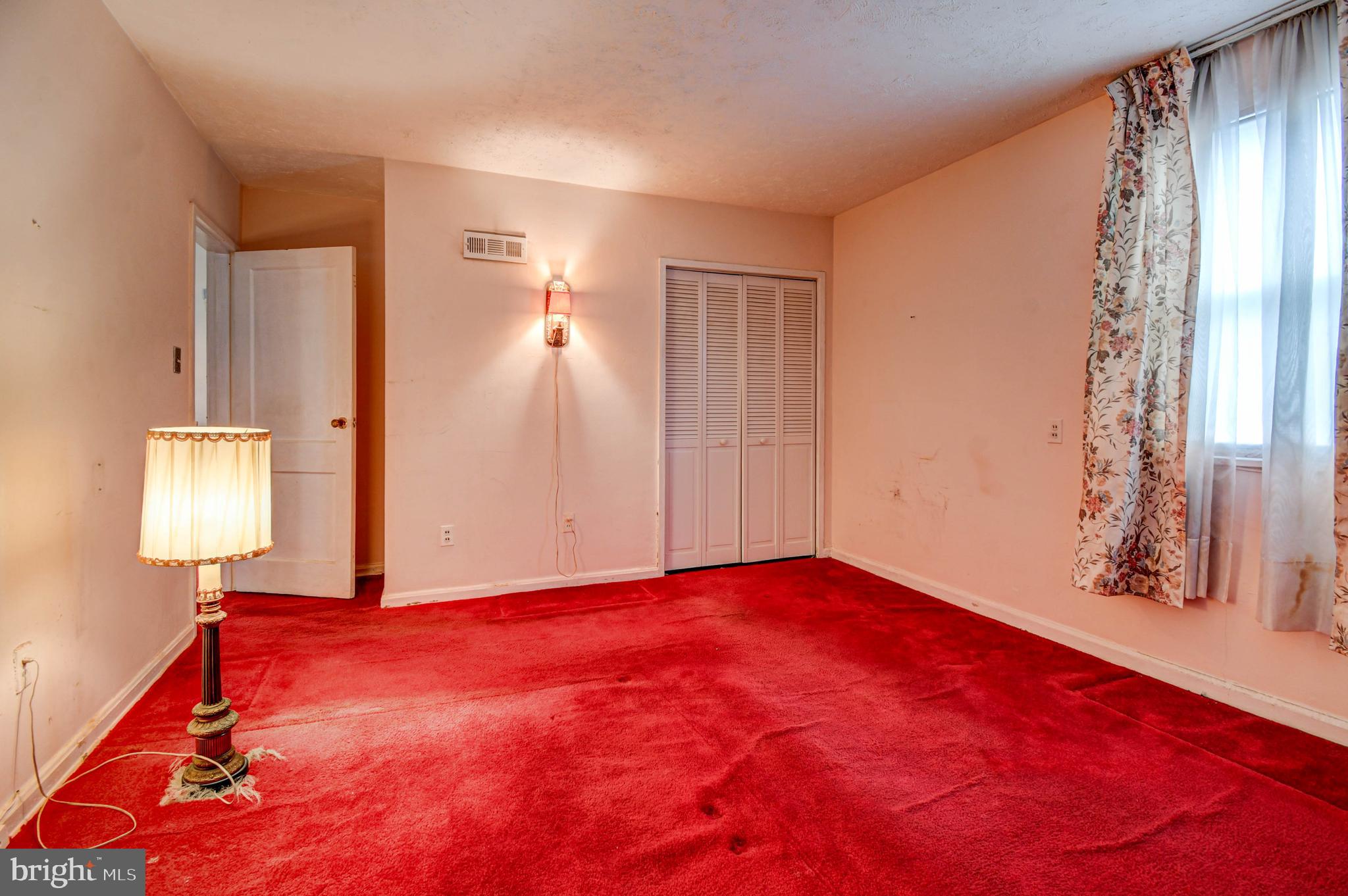 220 UNIVERSITY BOULEVARD E