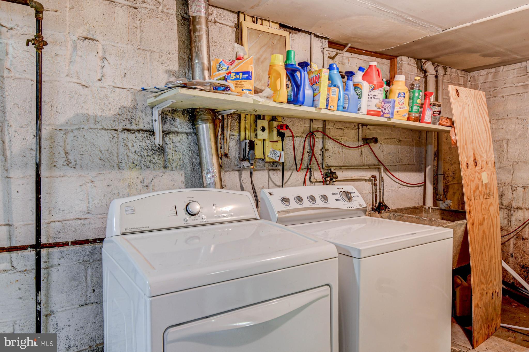 220 UNIVERSITY BOULEVARD E