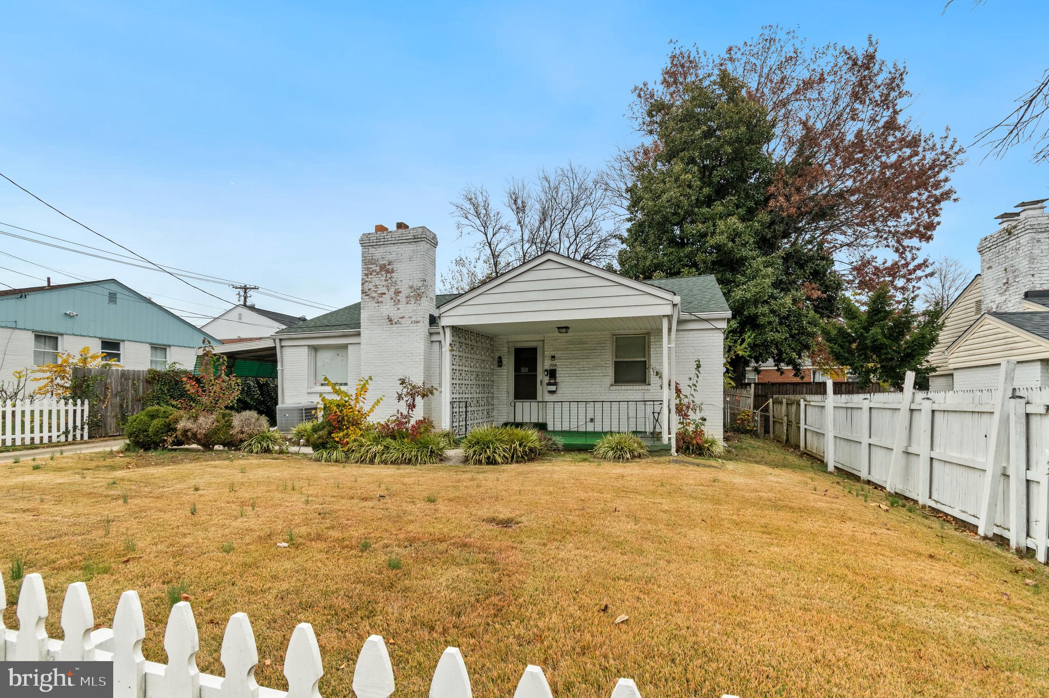 220 UNIVERSITY BOULEVARD E