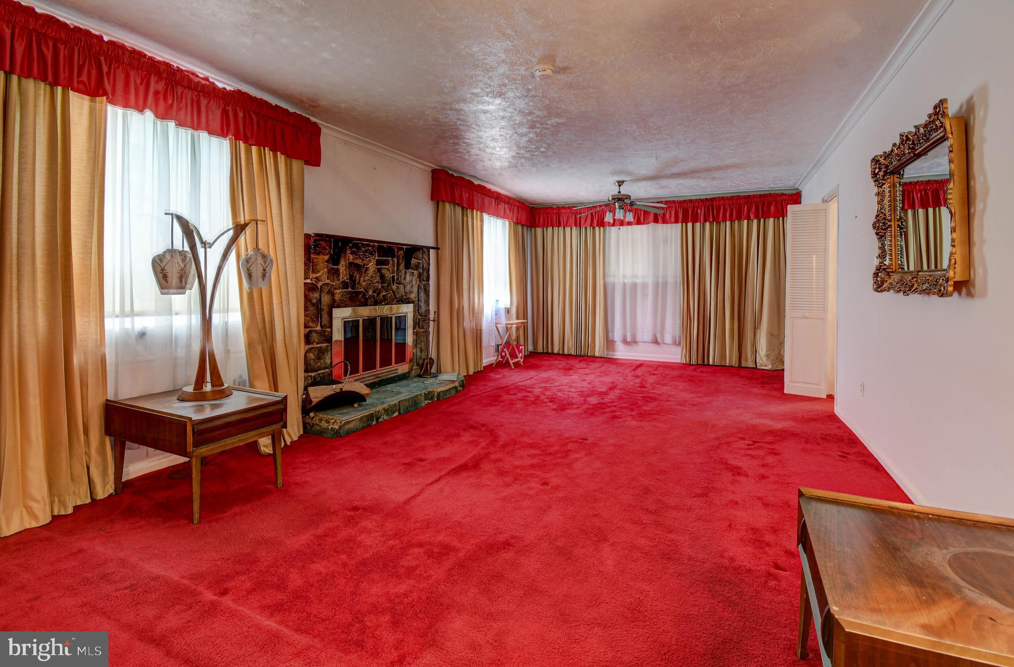 220 UNIVERSITY BOULEVARD E