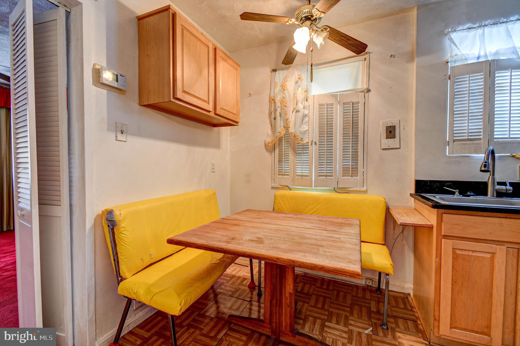 220 UNIVERSITY BOULEVARD E