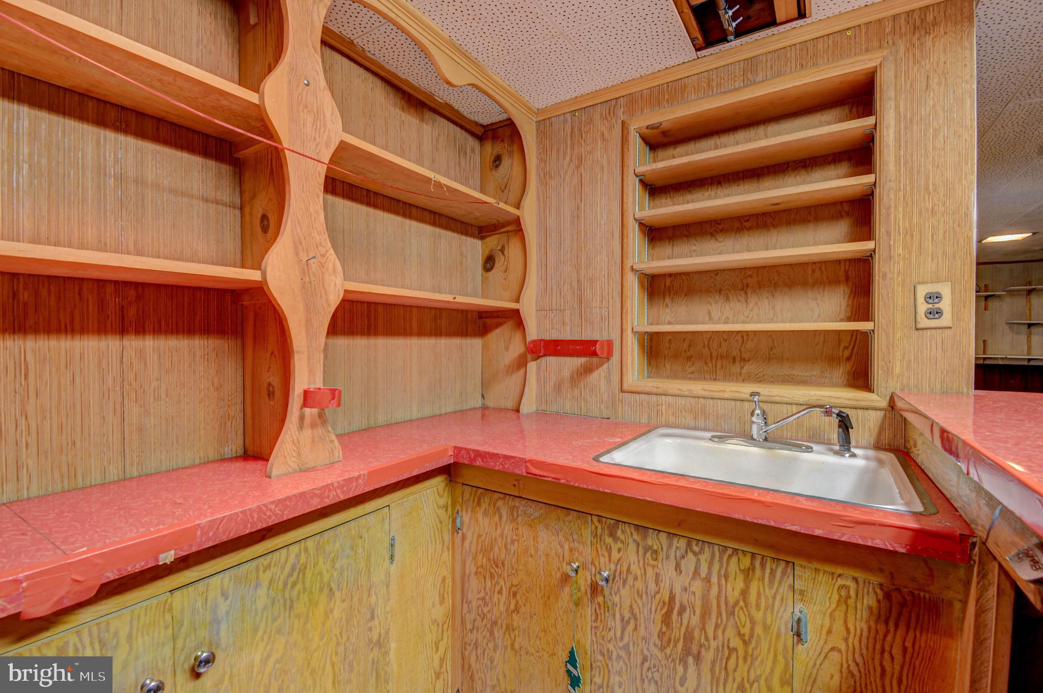 220 UNIVERSITY BOULEVARD E