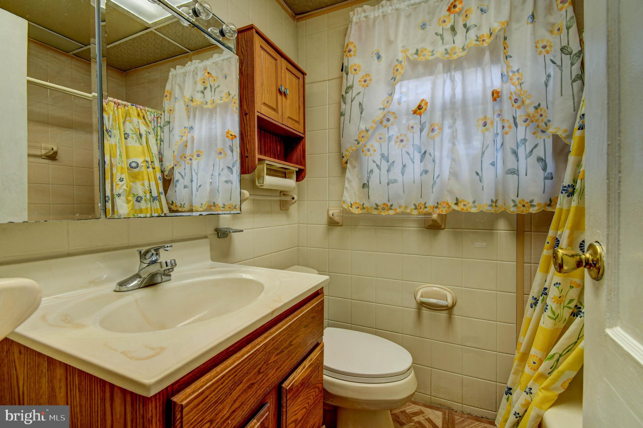 220 UNIVERSITY BOULEVARD E