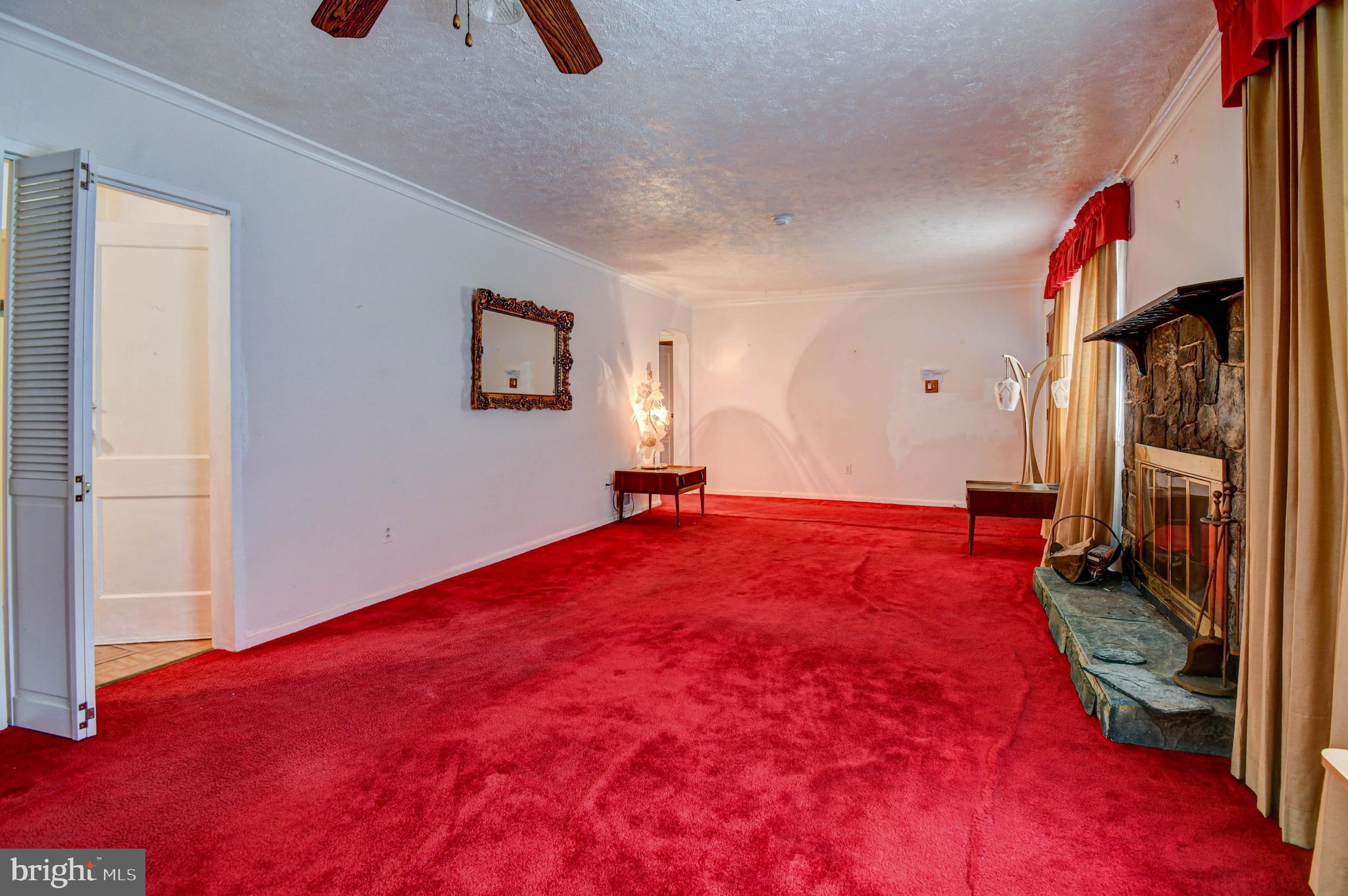 220 UNIVERSITY BOULEVARD E