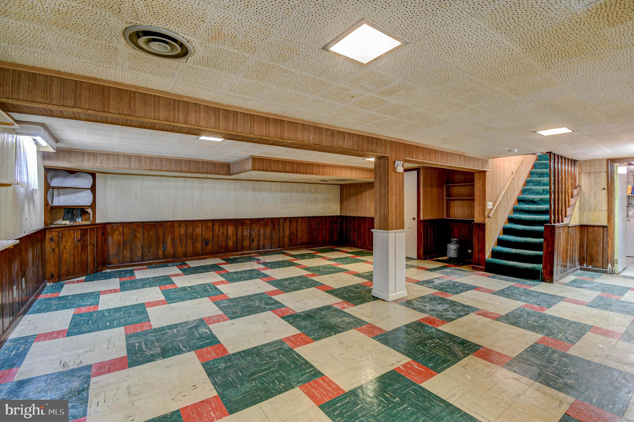 220 UNIVERSITY BOULEVARD E