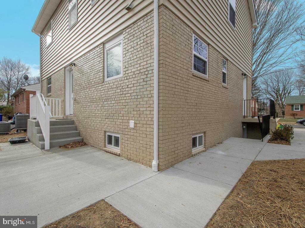 9919 MAYFIELD DRIVE
