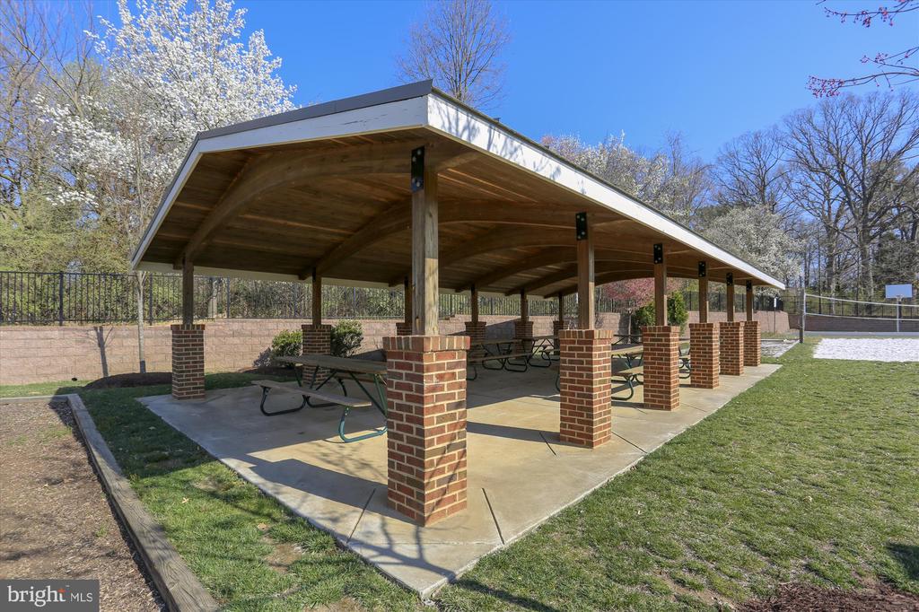 604 HIGHLAND RIDGE AVENUE 100