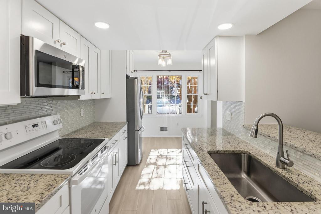 5 HYACINTH COURT 7-3