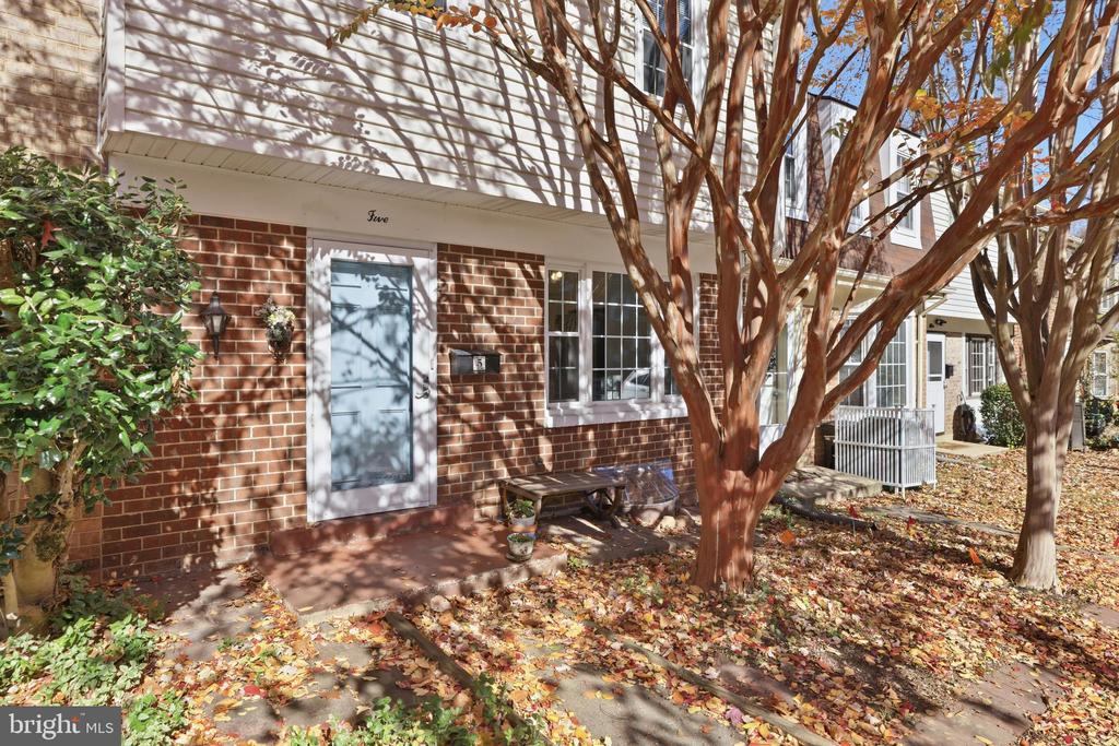 5 HYACINTH COURT 7-3