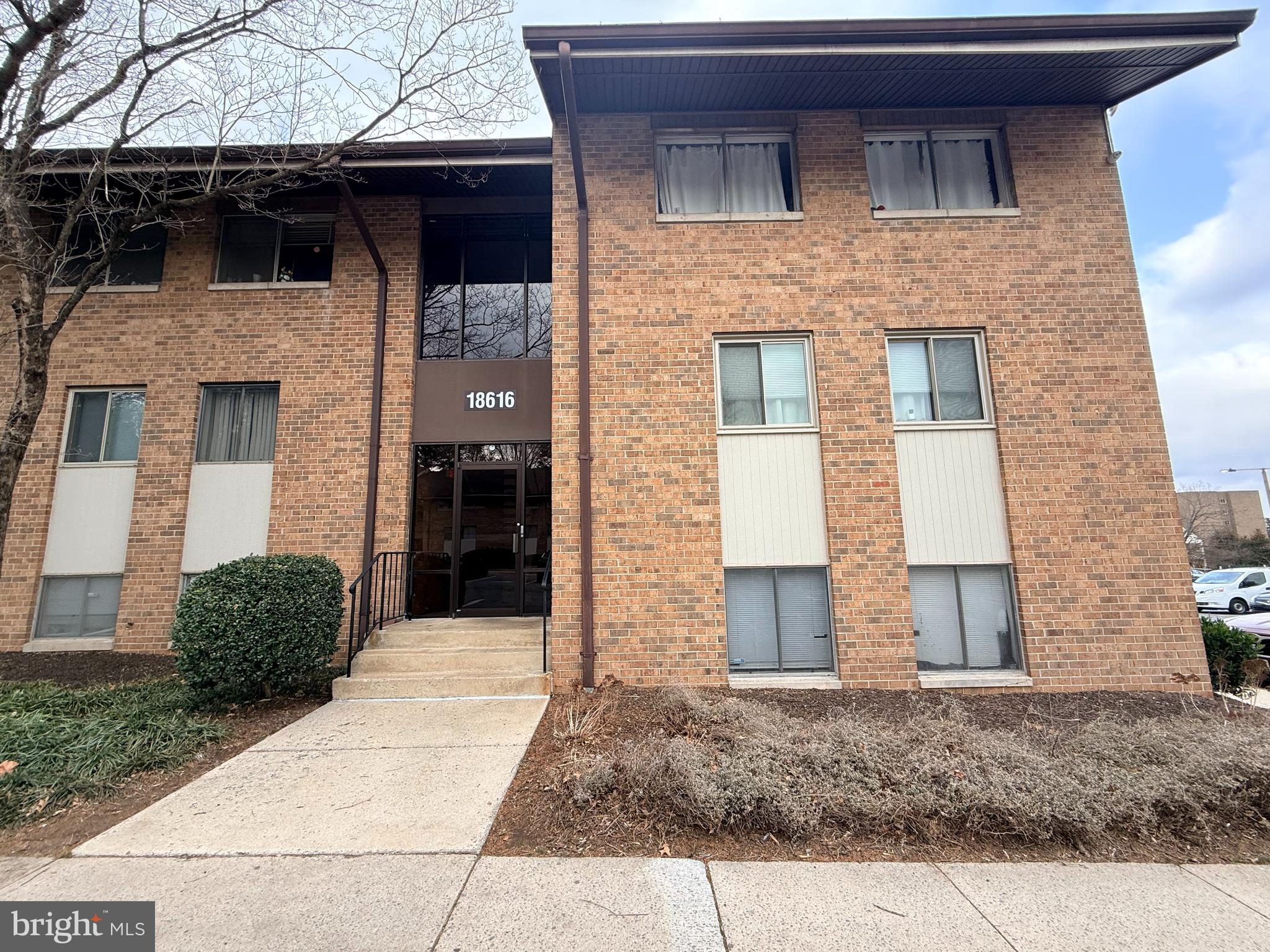 18616 WALKERS CHOICE ROAD 18616