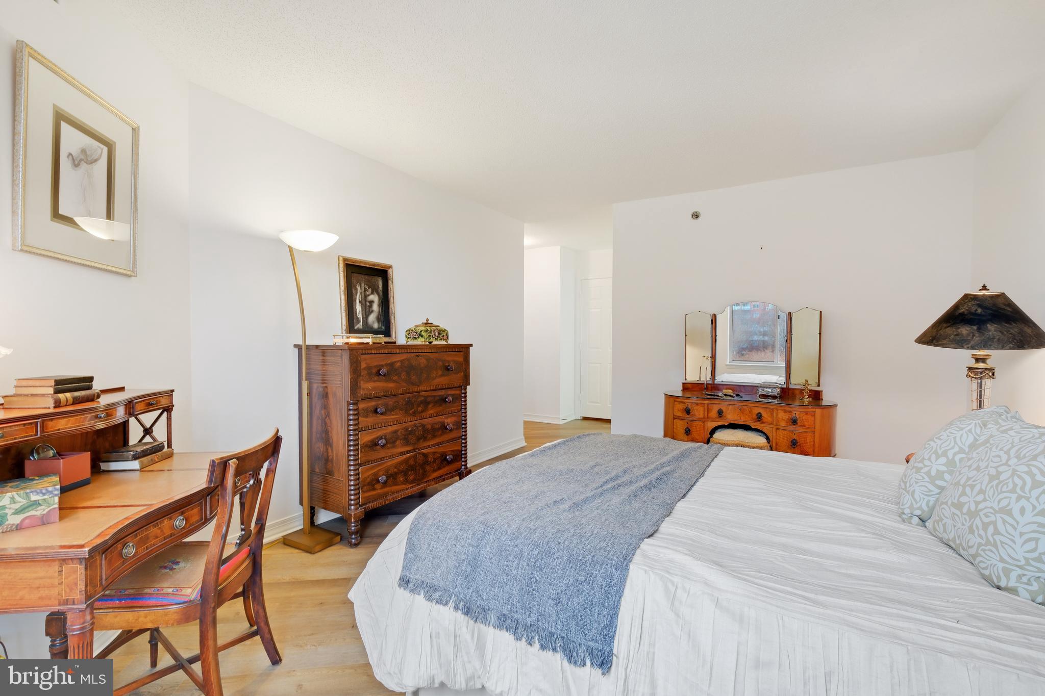 5809 NICHOLSON LANE 306