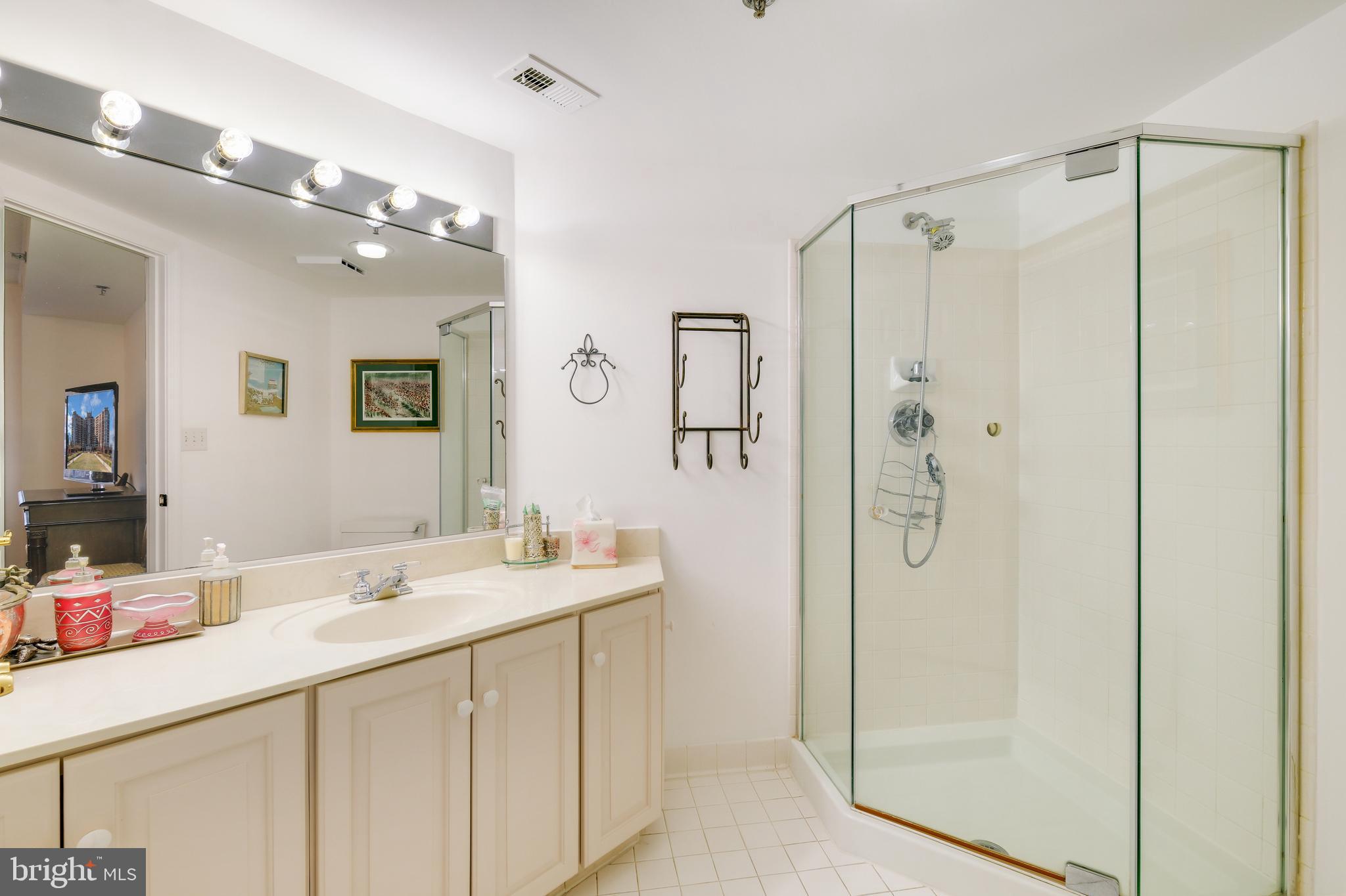 5809 NICHOLSON LANE 306