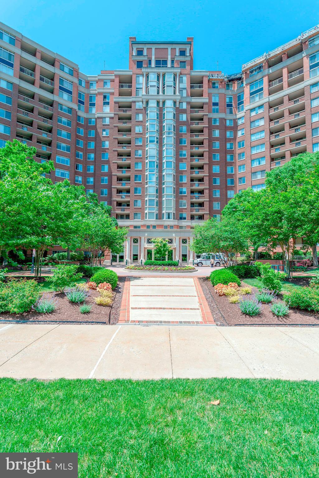 5809 NICHOLSON LANE 306