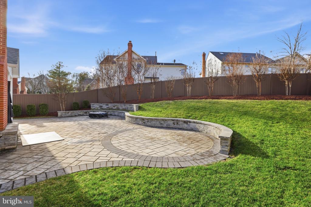13222 MAPLECREST DRIVE