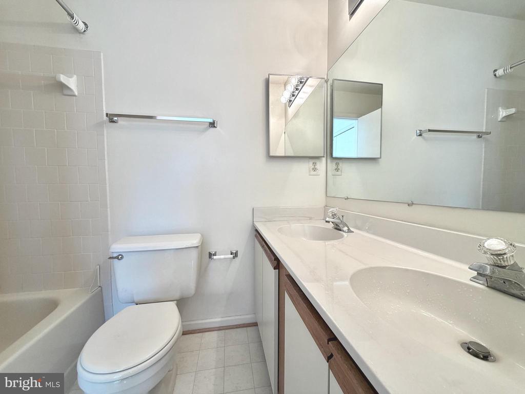 3824 SWAN HOUSE COURT