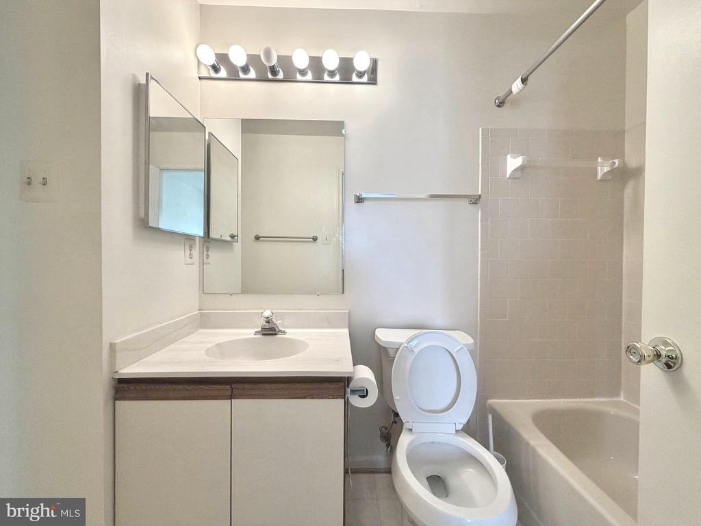3824 SWAN HOUSE COURT