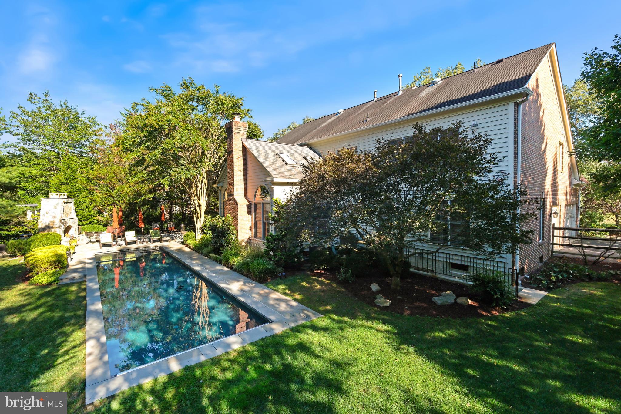 10405 SANDRINGHAM COURT