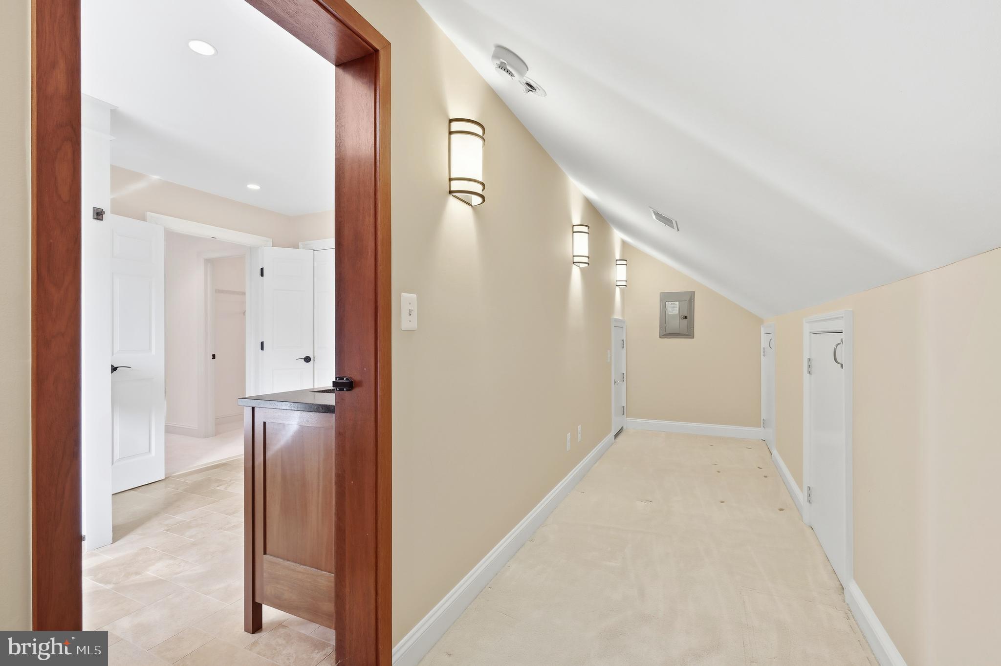 10405 SANDRINGHAM COURT