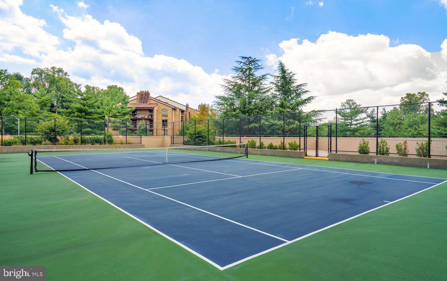 5802 NICHOLSON LANE 405