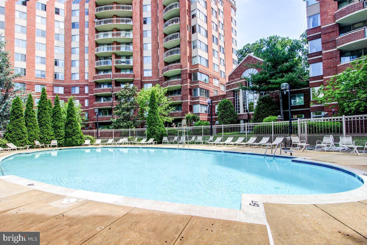 5802 NICHOLSON LANE 405