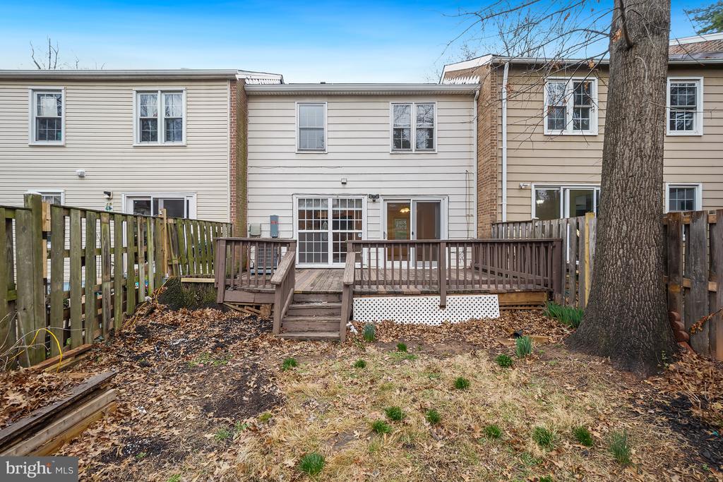 10 INGLESIDE COURT