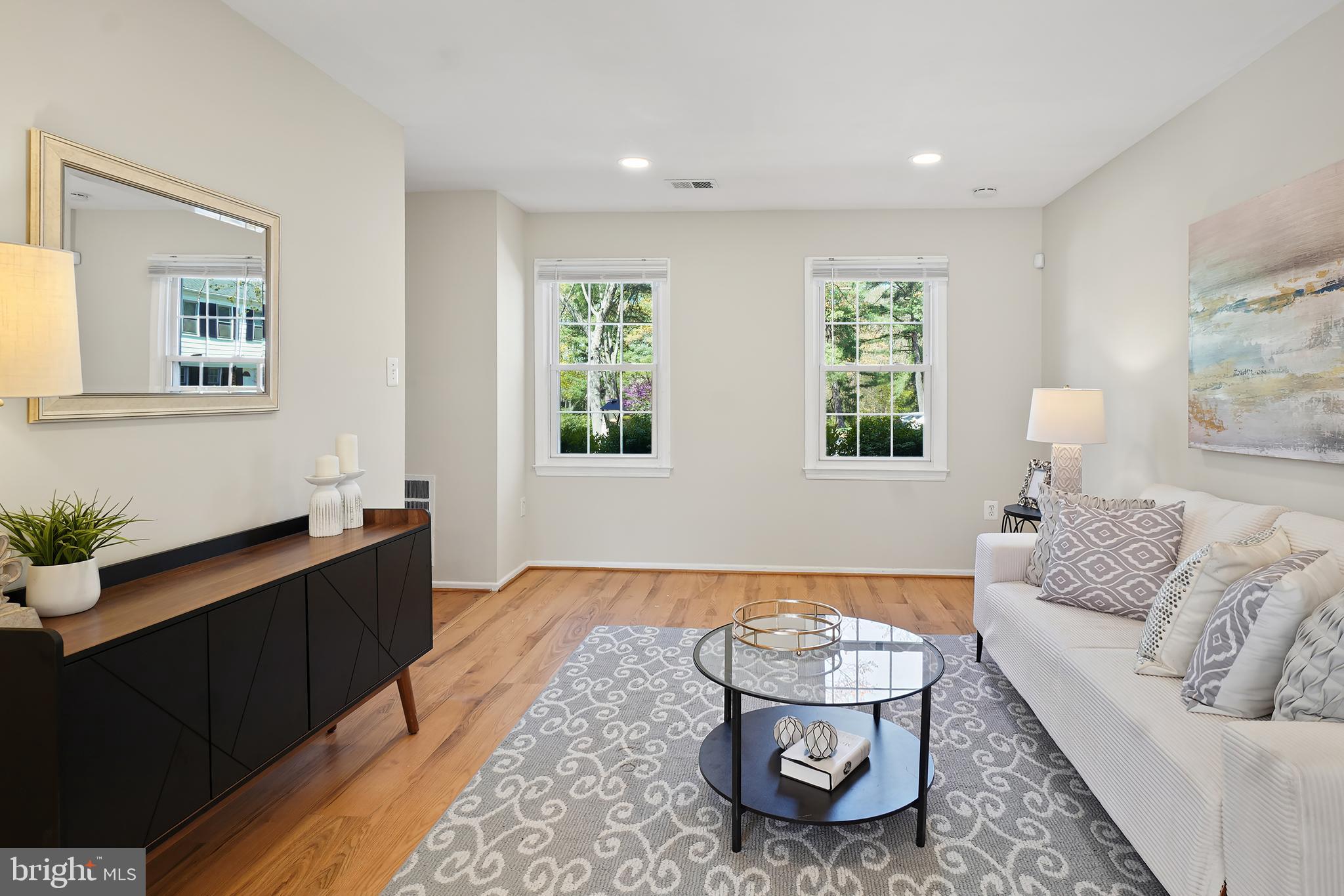 10 INGLESIDE COURT