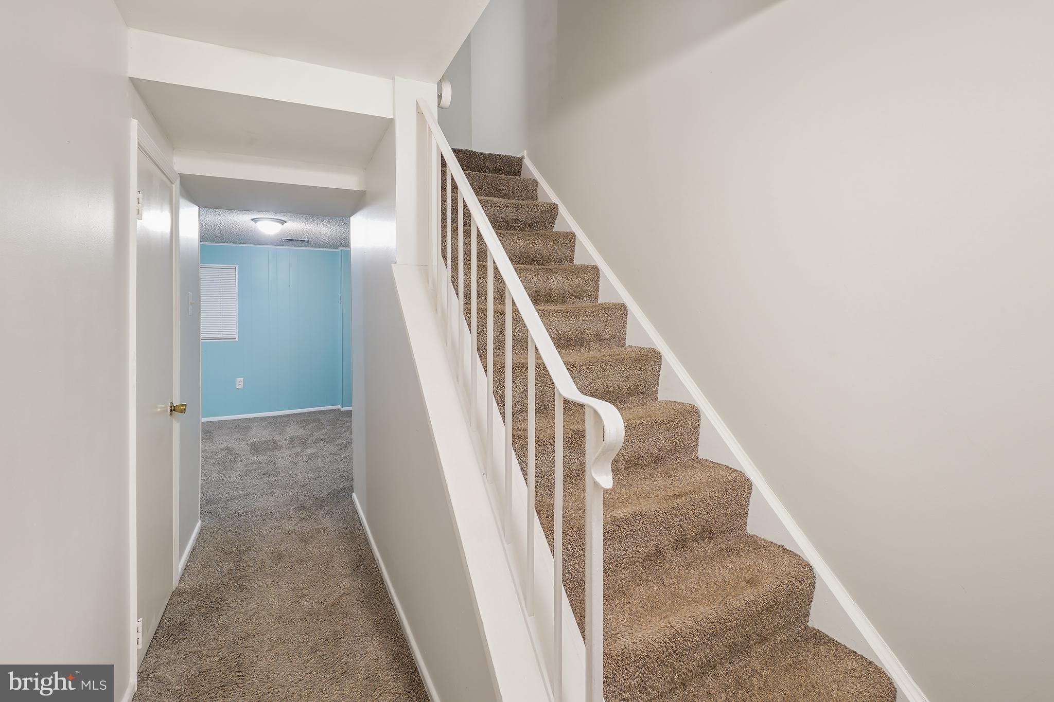 10 INGLESIDE COURT