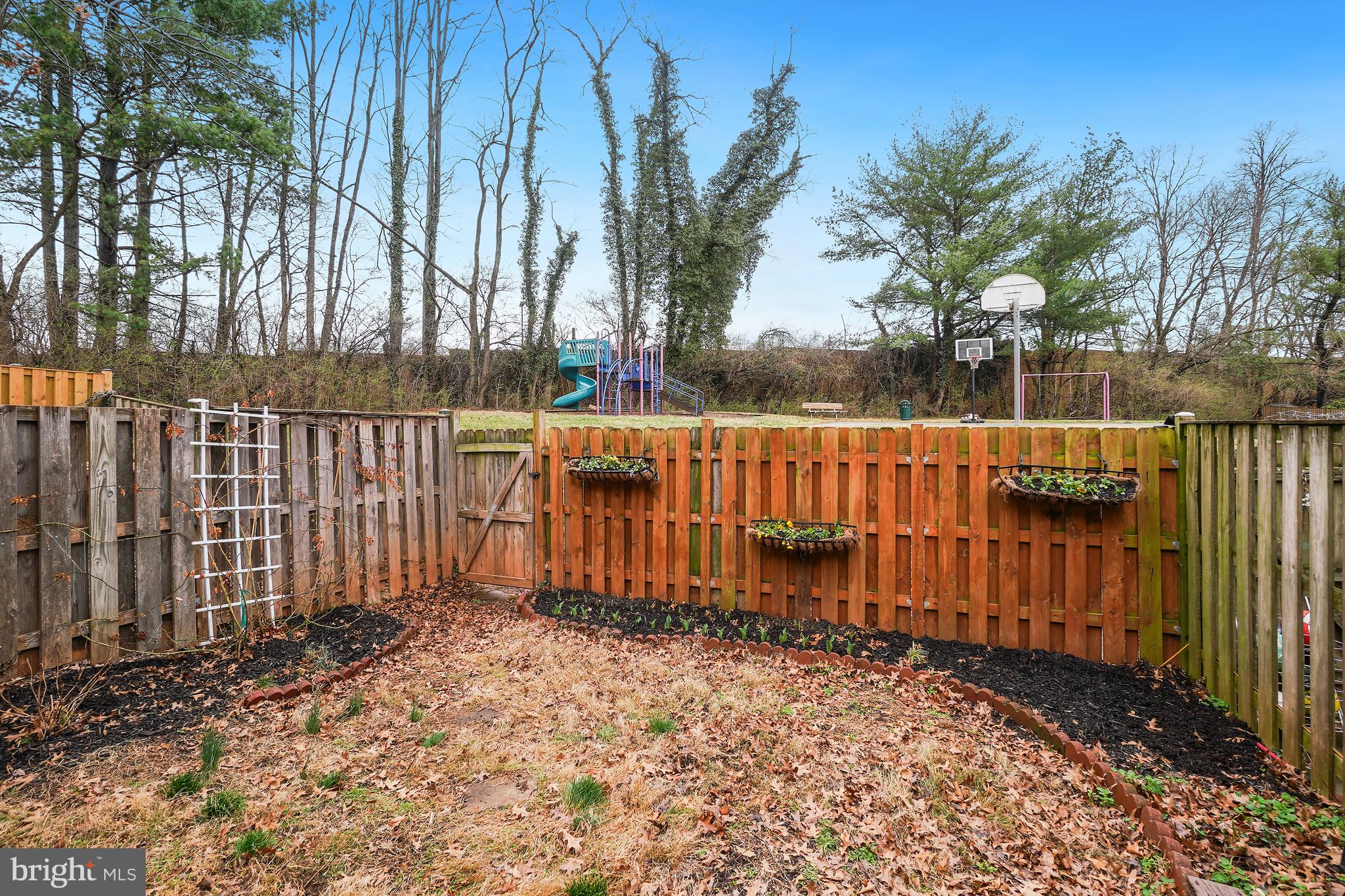 10 INGLESIDE COURT