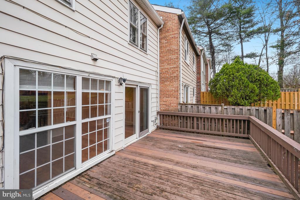10 INGLESIDE COURT