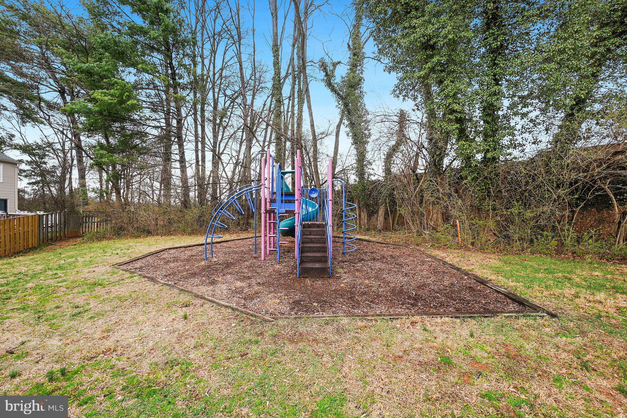 10 INGLESIDE COURT