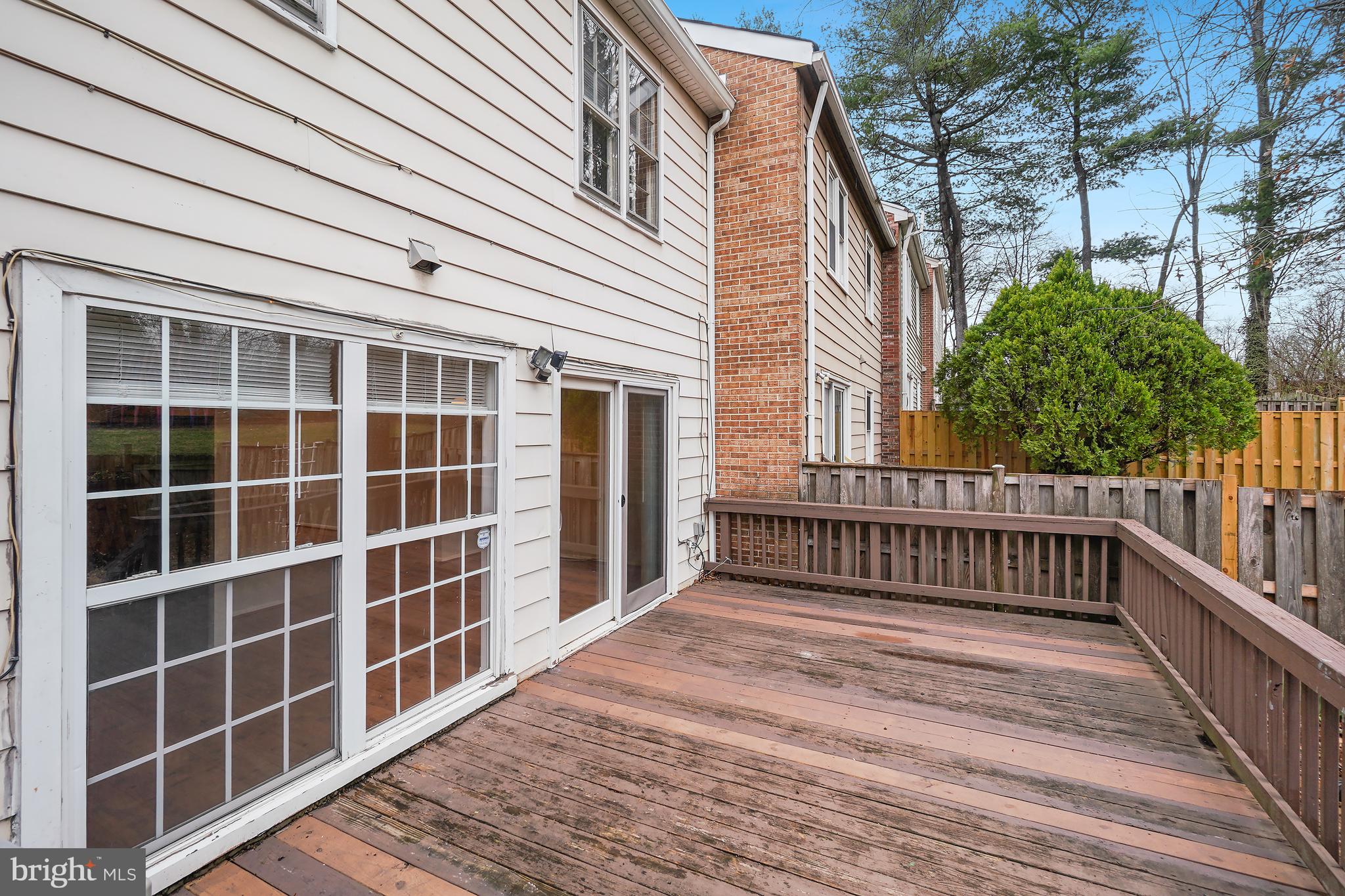 10 INGLESIDE COURT
