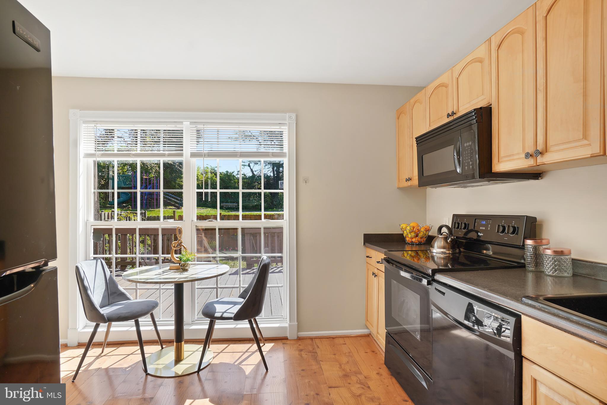 10 INGLESIDE COURT