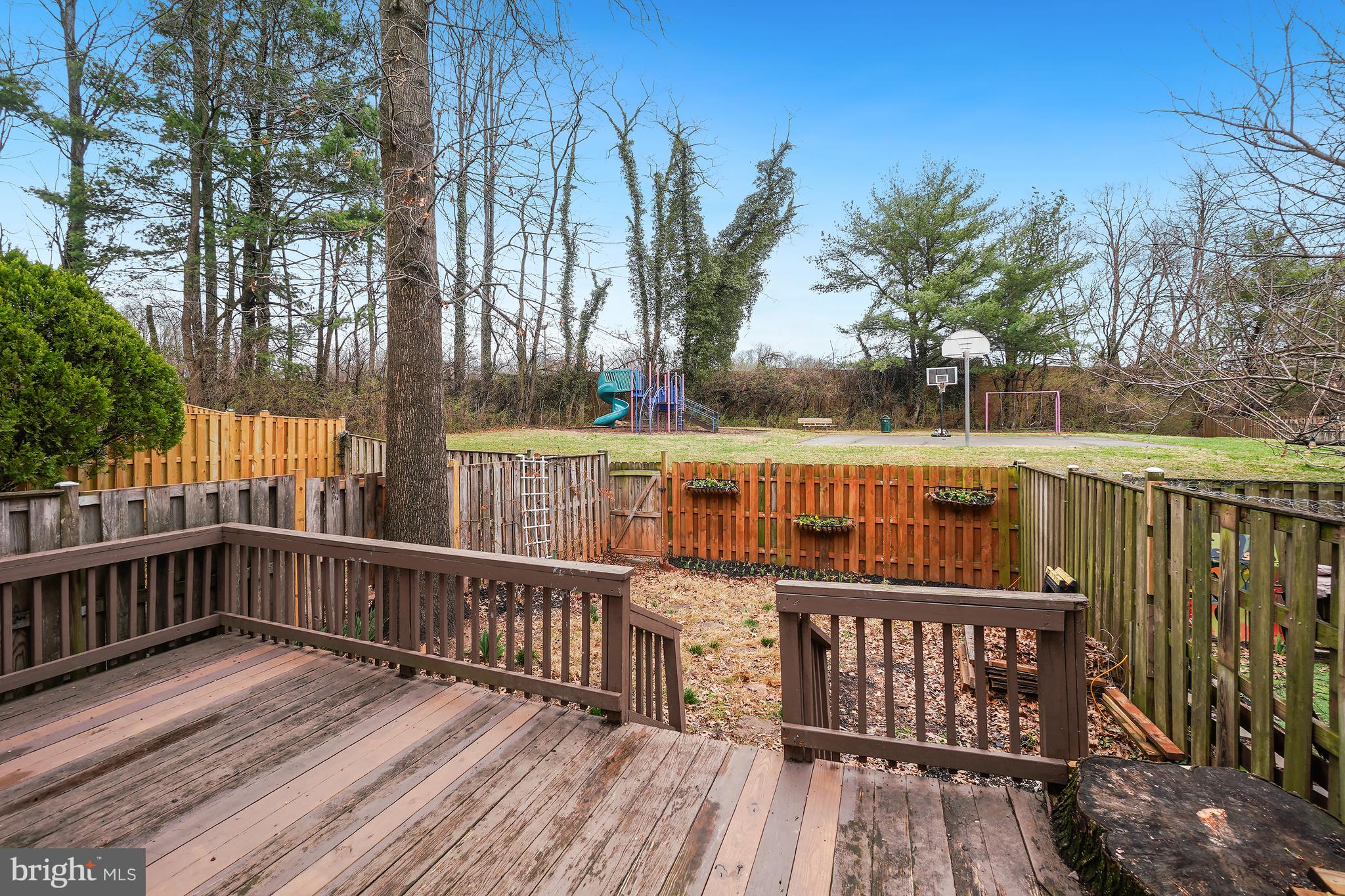 10 INGLESIDE COURT