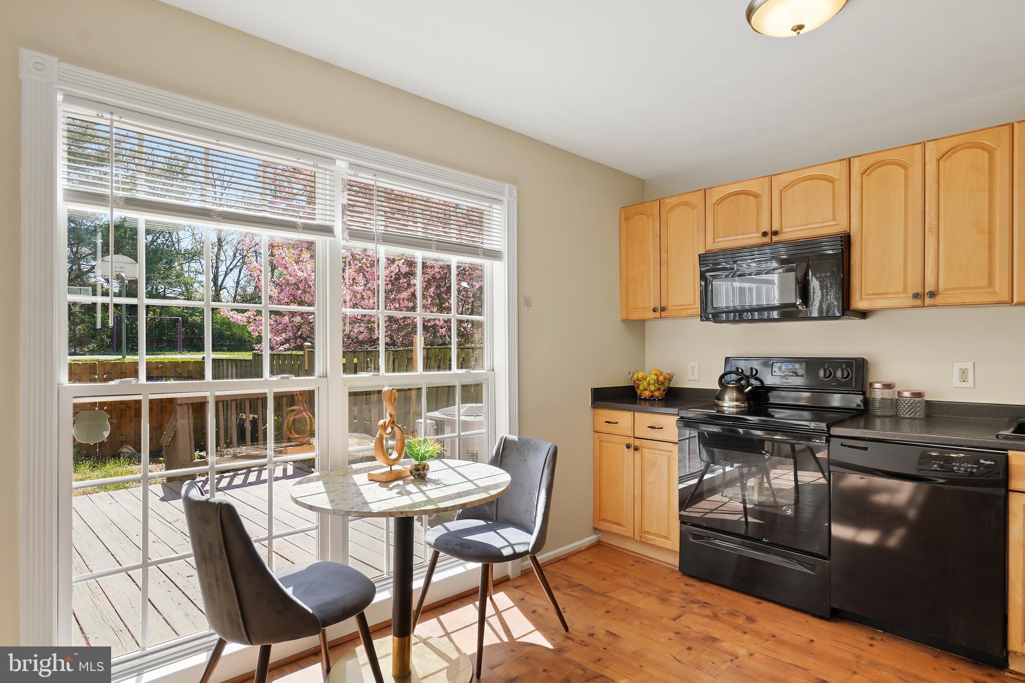 10 INGLESIDE COURT