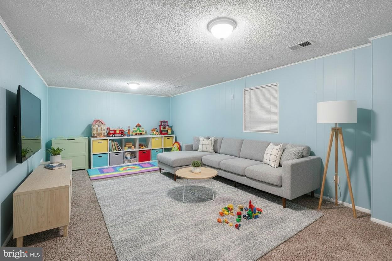 10 INGLESIDE COURT