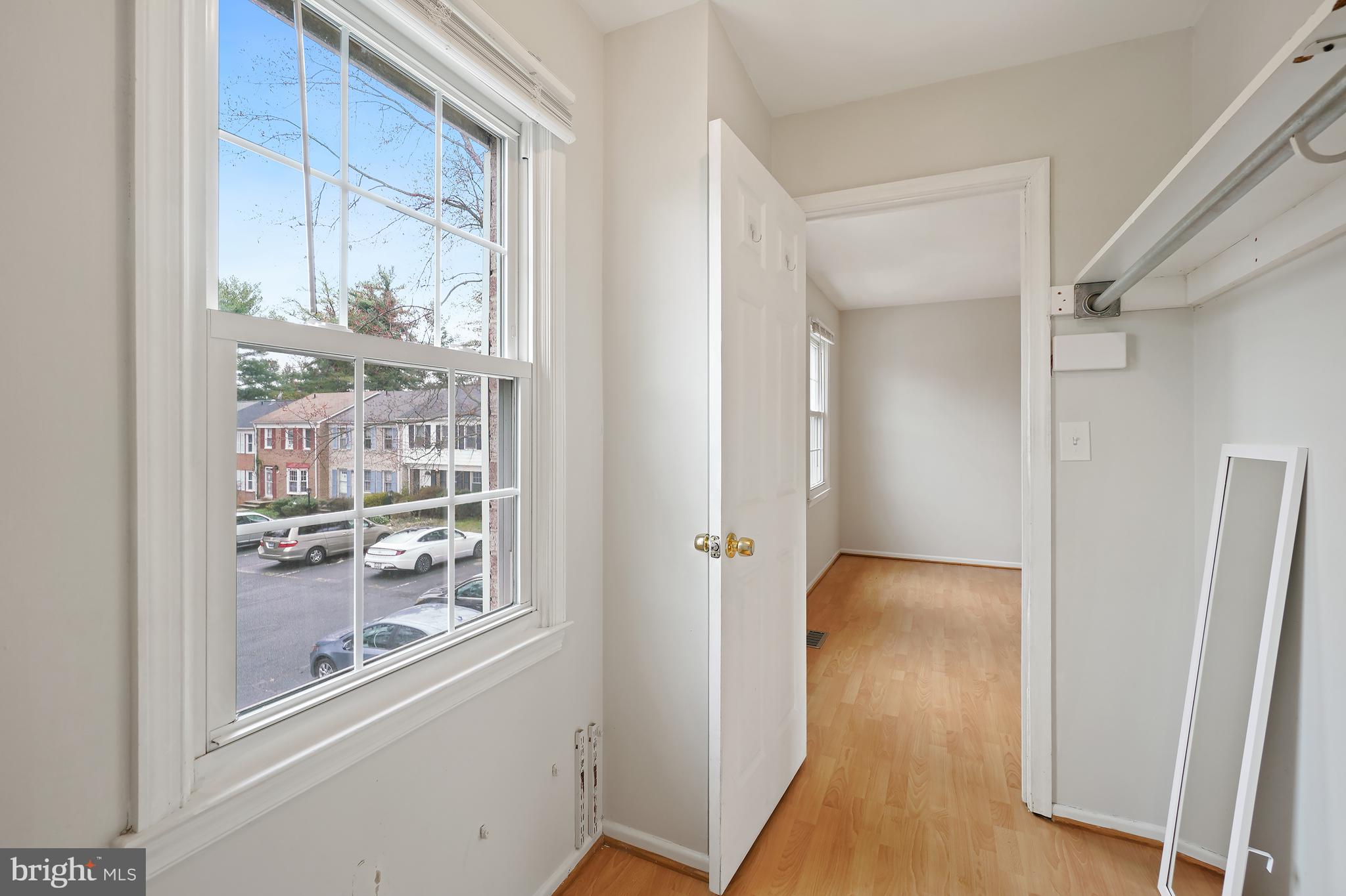 10 INGLESIDE COURT