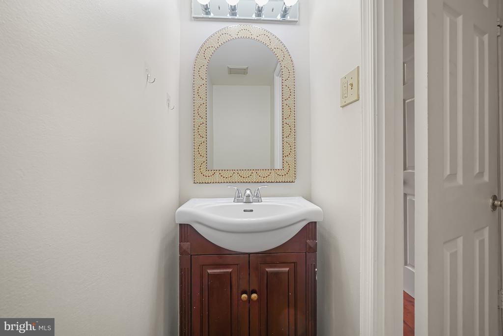 10 INGLESIDE COURT