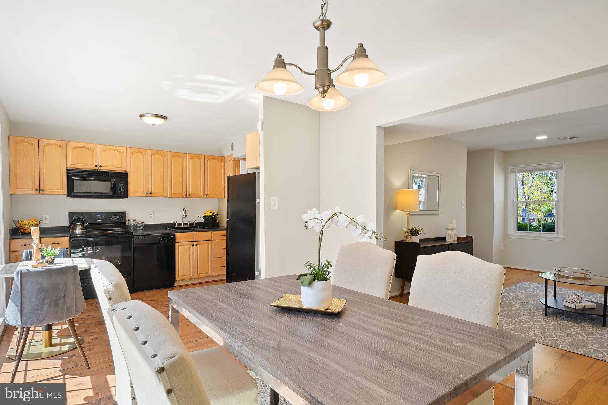 10 INGLESIDE COURT