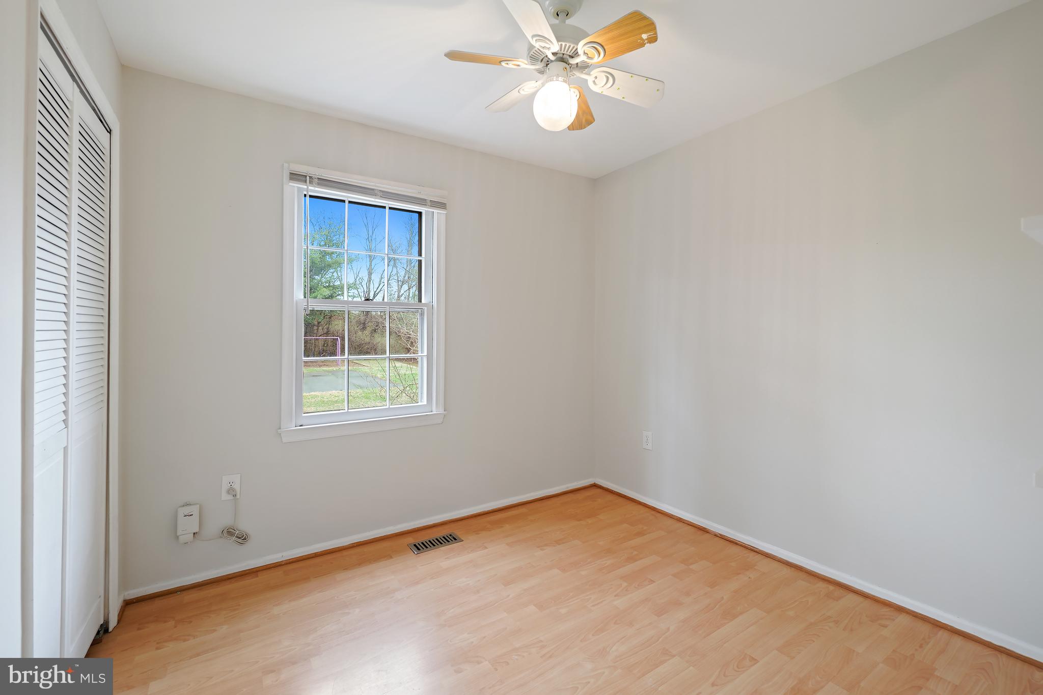10 INGLESIDE COURT