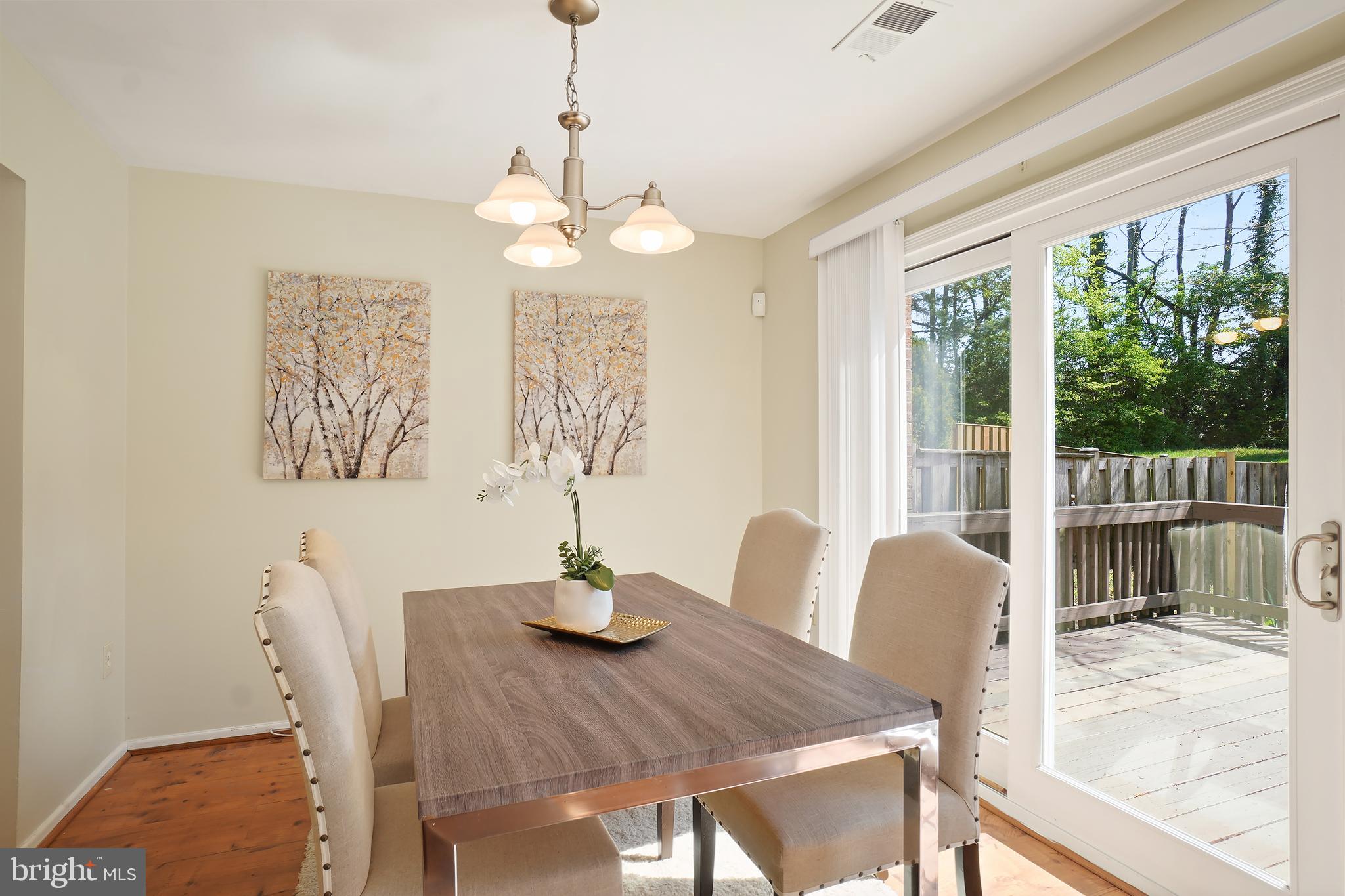 10 INGLESIDE COURT