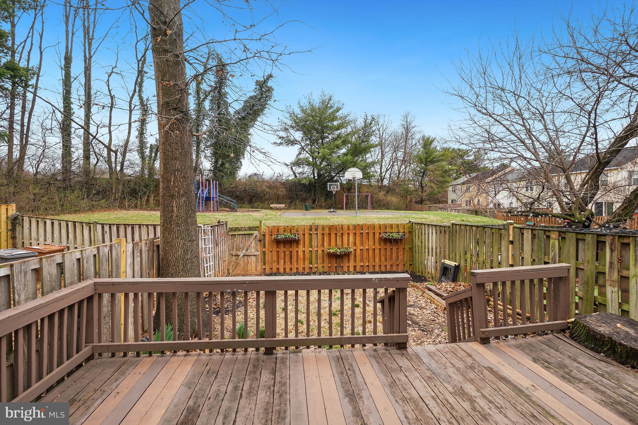 10 INGLESIDE COURT