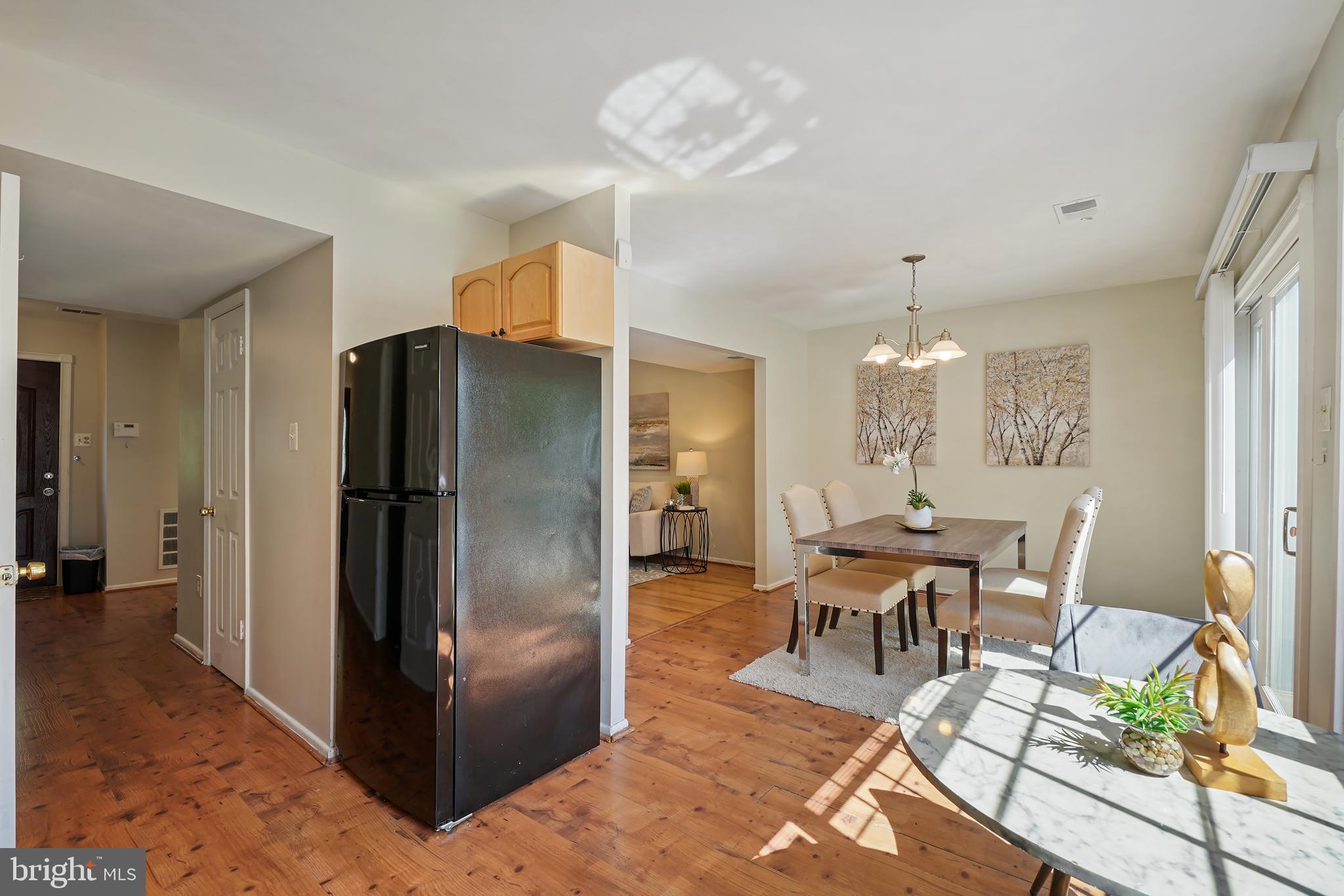 10 INGLESIDE COURT