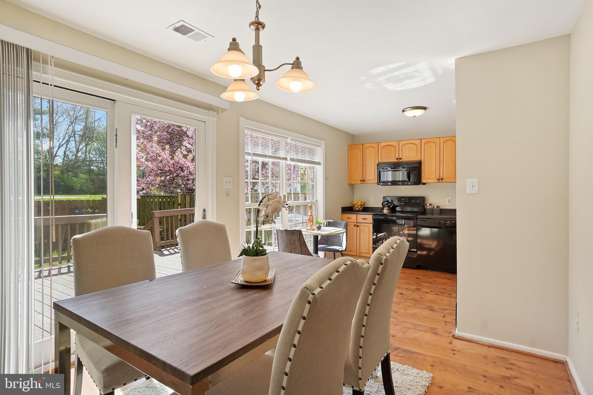10 INGLESIDE COURT